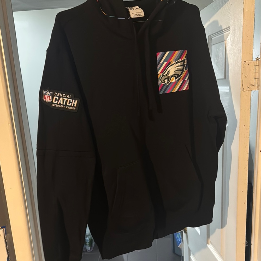 NFL Men's Black Hoodie (Eagles crucial catch)